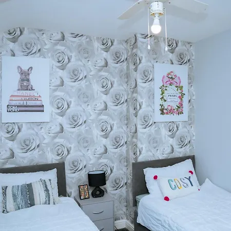 Modern 3bed With Hot Tub Leeds (West Yorkshire)